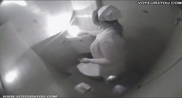 【オナ●ー盗撮動画】白衣の巨乳ナースが夜勤の巡回中にトイレで激務のストレス発散ｗｗｗ