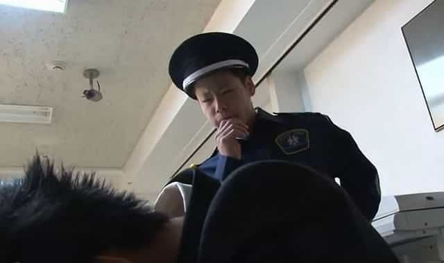 【ゲイ動画OM】残業中に寝落ちしたリーマンを見つけた警備員…コッソリち☆ぽ味見ｗ
